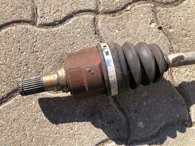 bontott HYUNDAI i20 II Bal Féltengely