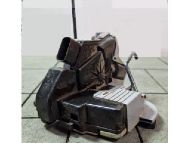 bontott HYUNDAI i20 II Bal hátsó Ajtózár