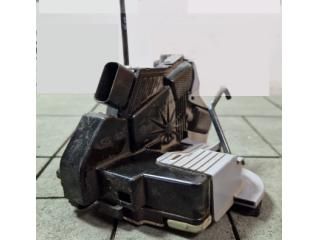 bontott HYUNDAI i20 II Bal hátsó Ajtózár