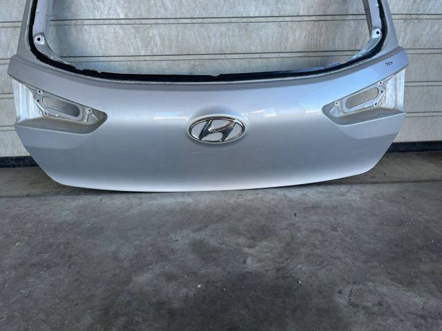 bontott HYUNDAI i20 II Csomagtérajtó (Üres lemez)