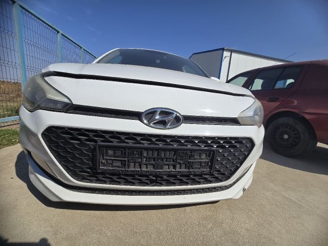 bontott HYUNDAI i20 II Első Lökhárító (Részeivel)