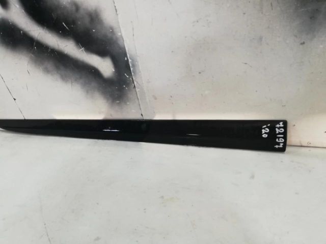 bontott HYUNDAI i20 II Jobb első Ajtó Díszléc