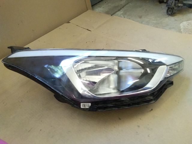 bontott HYUNDAI i20 II Jobb Fényszóró