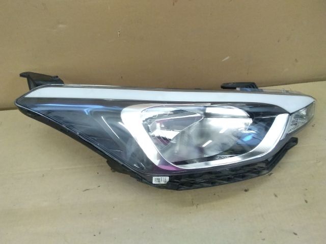 bontott HYUNDAI i20 II Jobb Fényszóró
