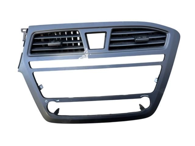 bontott HYUNDAI i20 II Középső Szellőző