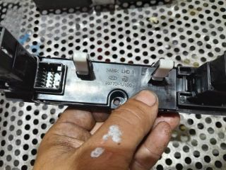 bontott HYUNDAI i20 II Vészvillogó Kapcsoló