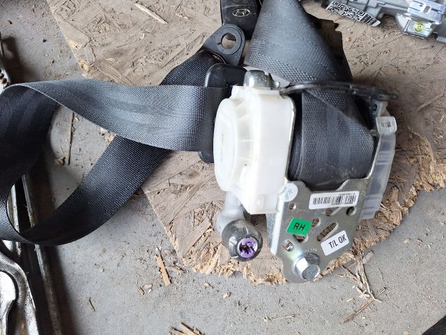 bontott HYUNDAI i20 Jobb első Biztonsági Öv