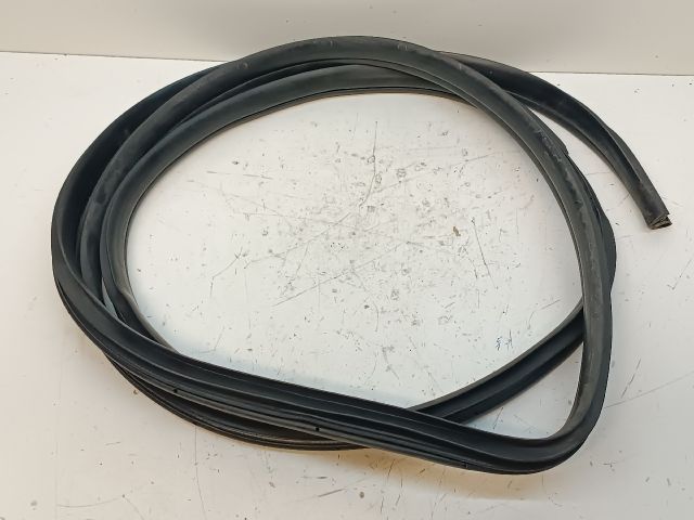 bontott HYUNDAI i20 Jobb első Gumikéder