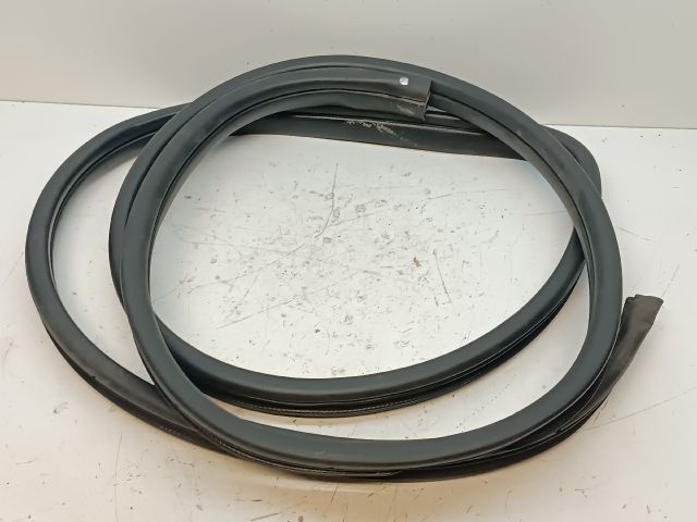 bontott HYUNDAI i20 Jobb első Gumikéder