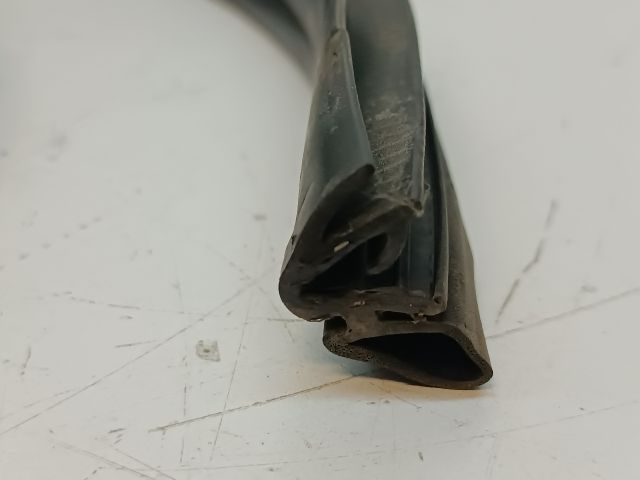 bontott HYUNDAI i20 Jobb első Gumikéder