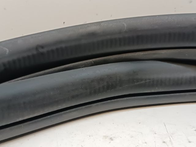 bontott HYUNDAI i20 Jobb első Gumikéder