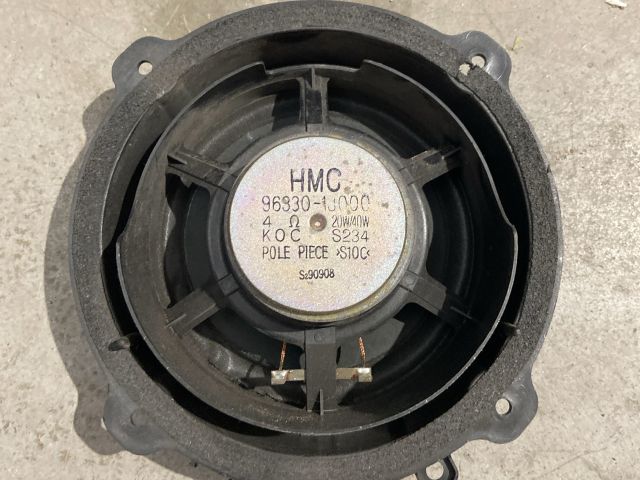 bontott HYUNDAI i20 Jobb első Hangszóró