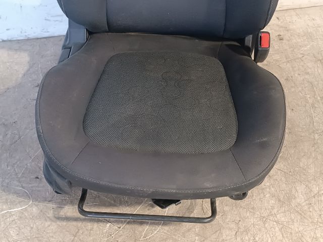 bontott HYUNDAI i20 Jobb első Ülés