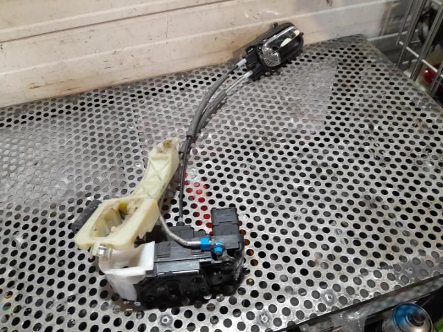 bontott HYUNDAI i20 Jobb első Zsanér