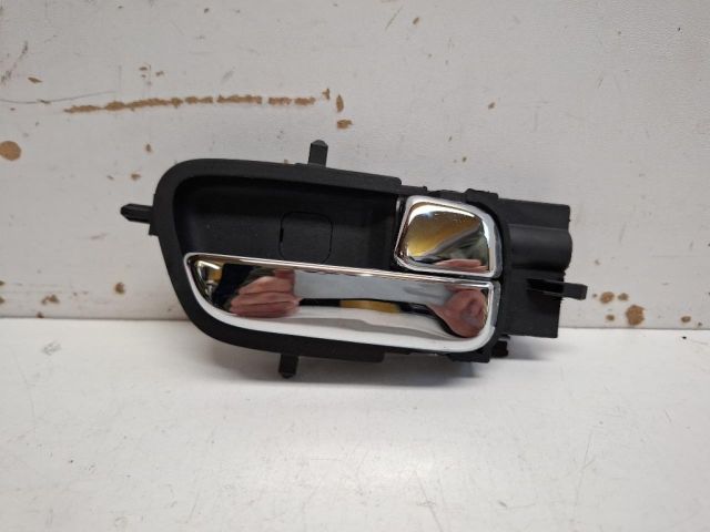 bontott HYUNDAI i20 Jobb hátsó Belső Kilincs