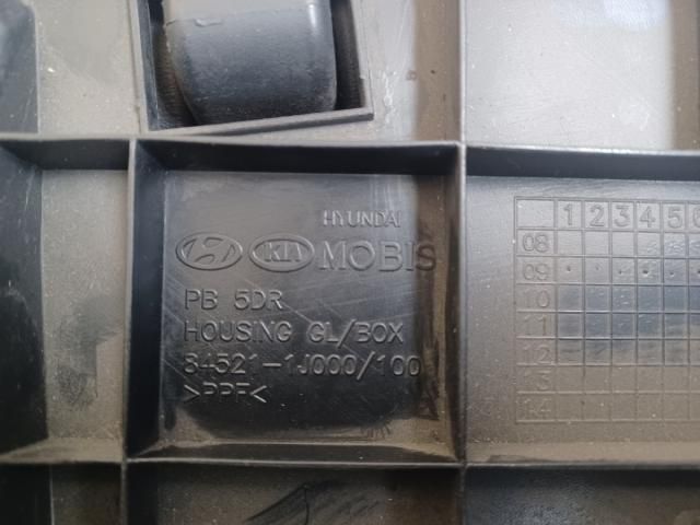 bontott HYUNDAI i20 Kesztyűtartó