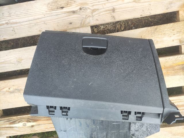 bontott HYUNDAI i20 Kesztyűtartó