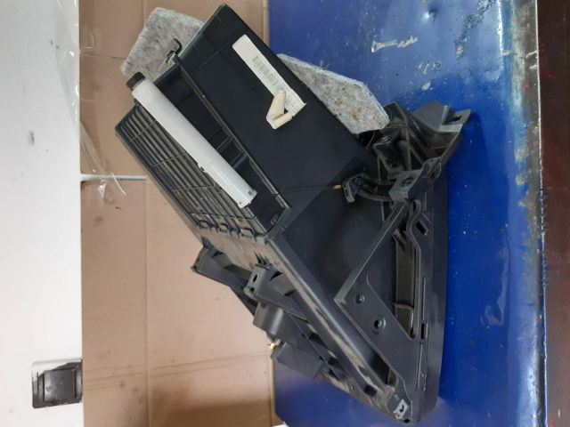 bontott HYUNDAI i20 Kesztyűtartó