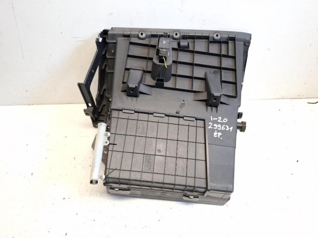 bontott HYUNDAI i20 Kesztyűtartó