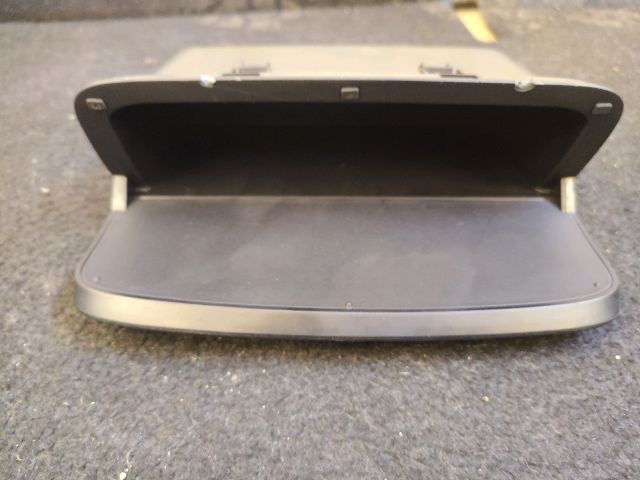 bontott HYUNDAI i20 Kesztyűtartó