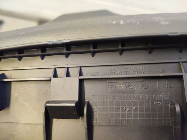 bontott HYUNDAI i20 Kesztyűtartó