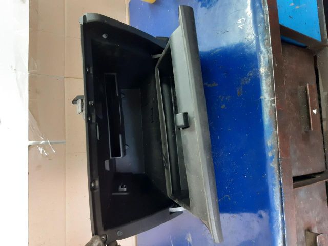 bontott HYUNDAI i20 Kesztyűtartó