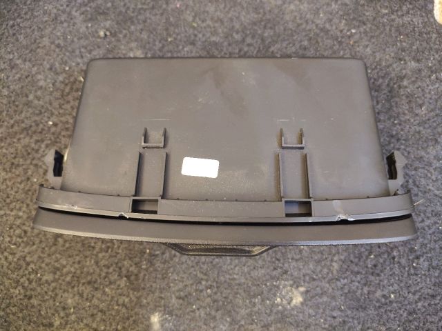 bontott HYUNDAI i20 Kesztyűtartó