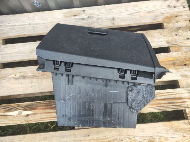 bontott HYUNDAI i20 Kesztyűtartó