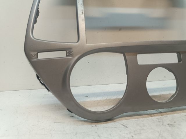 bontott HYUNDAI i20 Középkonzol Keret