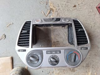 bontott HYUNDAI i20 Középkonzol Keret