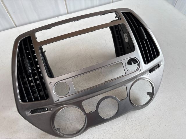 bontott HYUNDAI i20 Középkonzol Keret