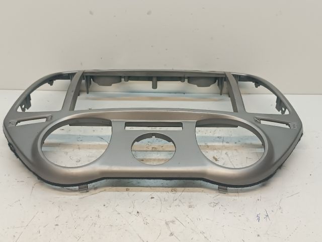 bontott HYUNDAI i20 Középkonzol Keret