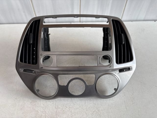 bontott HYUNDAI i20 Középkonzol Keret