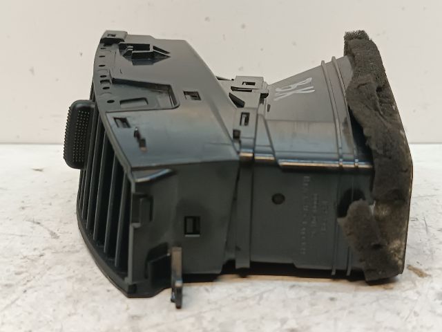 bontott HYUNDAI i20 Középső Bal Szellőző