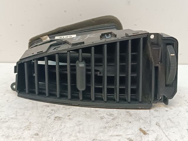 bontott HYUNDAI i20 Középső Jobb Szellőző