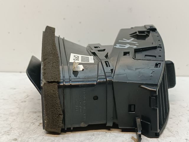 bontott HYUNDAI i20 Középső Jobb Szellőző