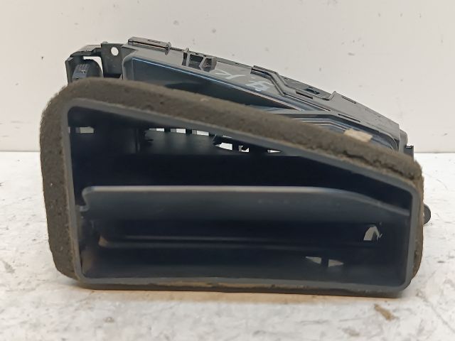 bontott HYUNDAI i20 Középső Jobb Szellőző