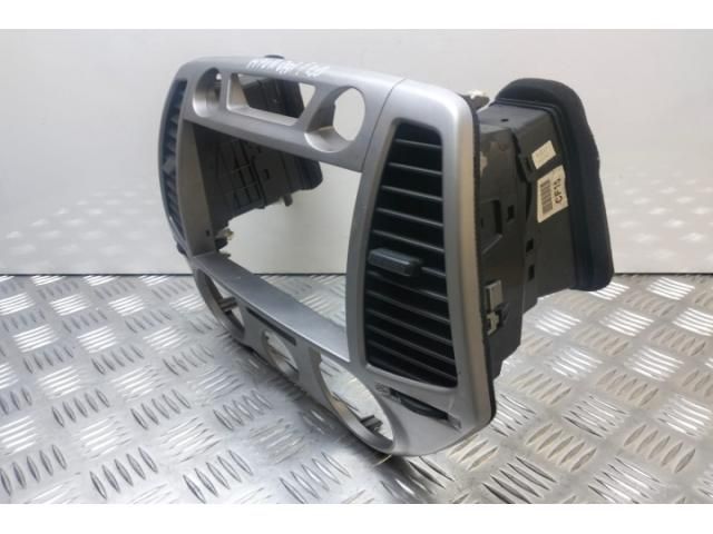 bontott HYUNDAI i20 Középső Szellőző