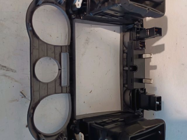 bontott HYUNDAI i20 Rádió / CD Keret