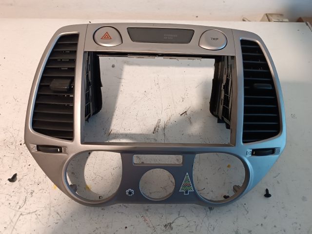 bontott HYUNDAI i20 Rádió / CD Keret