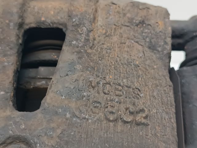 bontott HYUNDAI I30 Jobb első Féknyereg Munkahengerrel