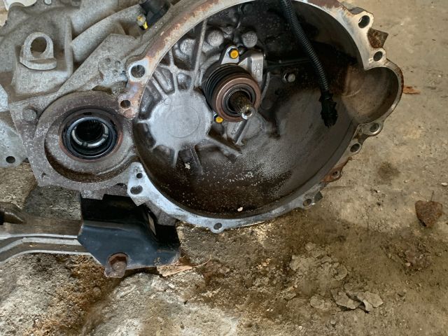 bontott HYUNDAI I30 Váltó (Mechanikus)