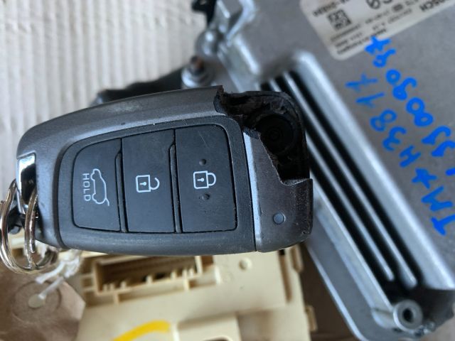 bontott HYUNDAI I30 Motorvezérlő
