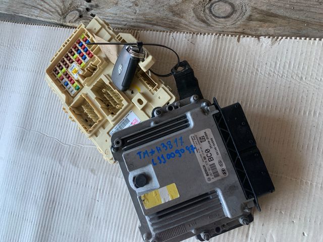 bontott HYUNDAI I30 Motorvezérlő