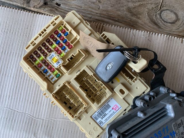 bontott HYUNDAI I30 Motorvezérlő