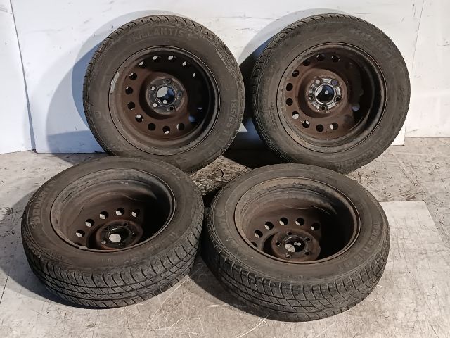 bontott HYUNDAI I30 Acélfelni Szett Gumival