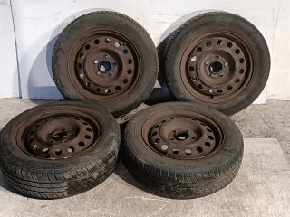 bontott HYUNDAI I30 Acélfelni Szett Gumival