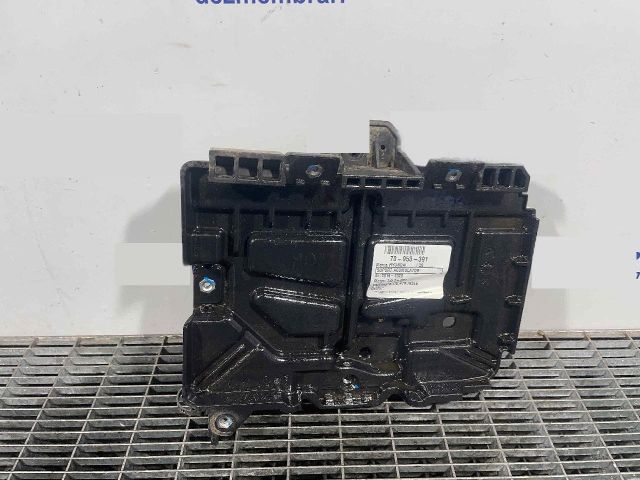 bontott HYUNDAI I30 Akkumulátor Tartó