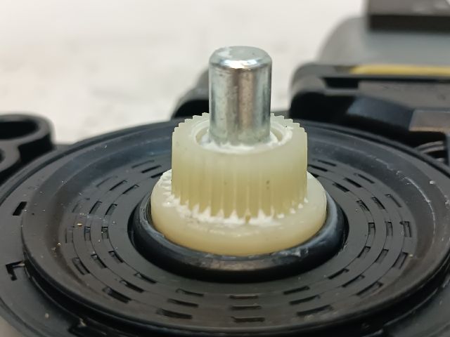 bontott HYUNDAI I30 Bal első Ablakemelő Motor