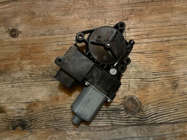 bontott HYUNDAI I30 Bal első Ablakemelő Motor